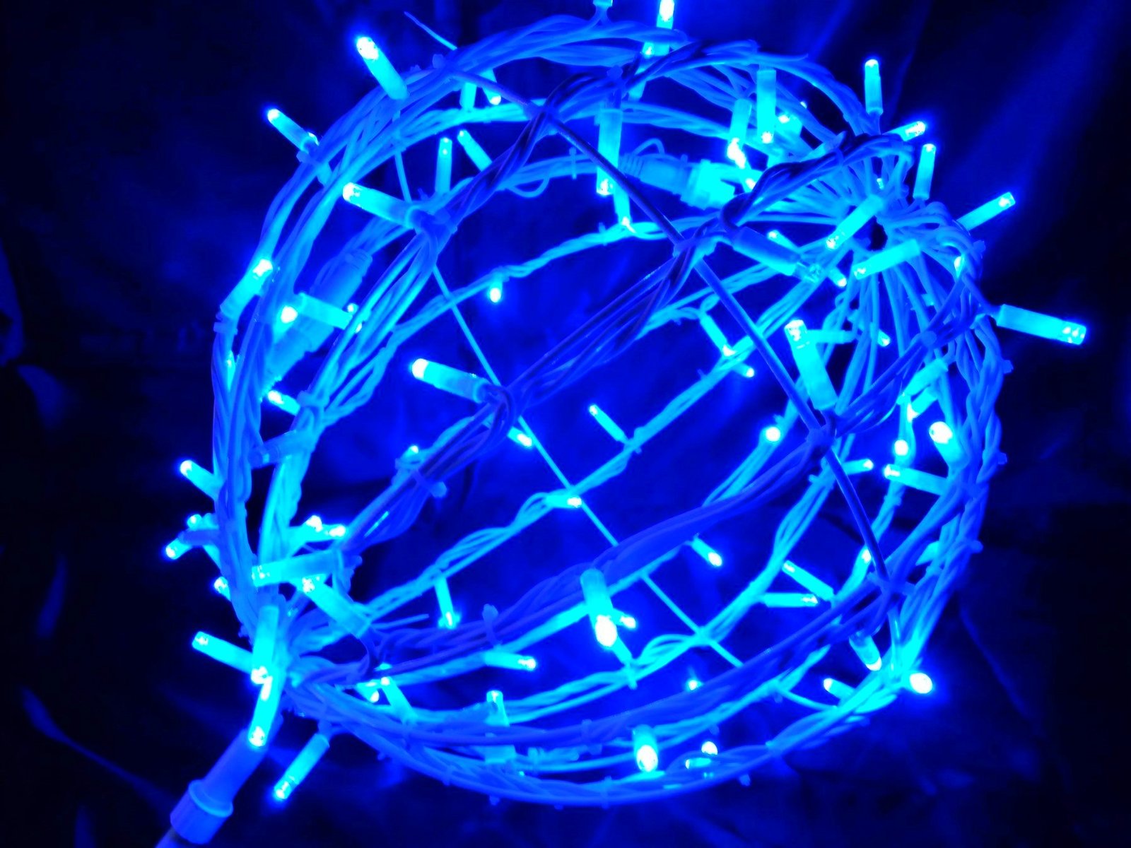 светящийся шар новогодний Мелитополь, пунить светящийся шар на новый год Мелитополь, где в Мелитополе купить гирлянды на улицу, как повесить гирлянды на растения
